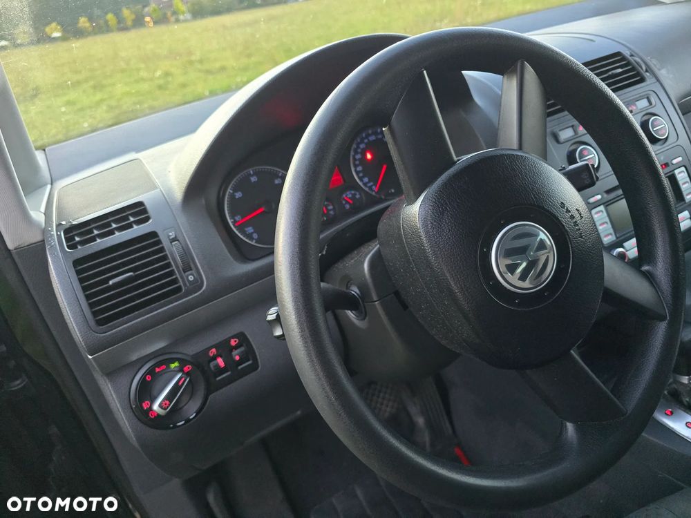 Volkswagen Touran - 26