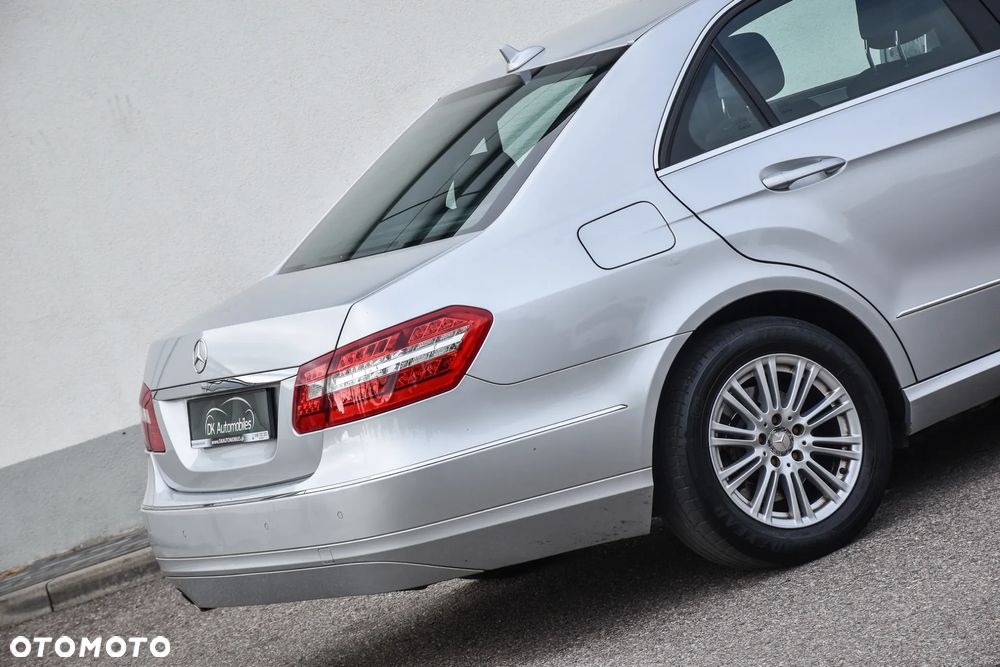 Mercedes-Benz Klasa E 200 BlueEFFICIENCY 7G-TRONIC Elegance - 12