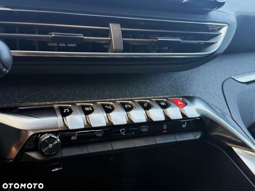 Peugeot 3008 1.2 PureTech GPF Allure S&S - 11