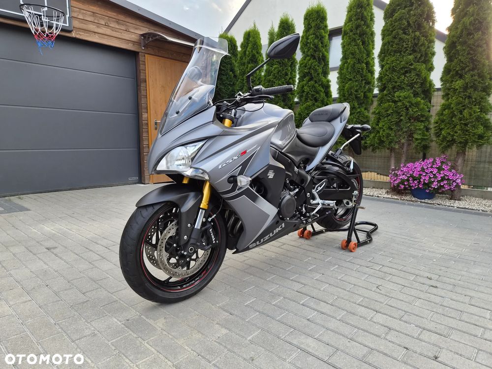 Suzuki GSX - 2