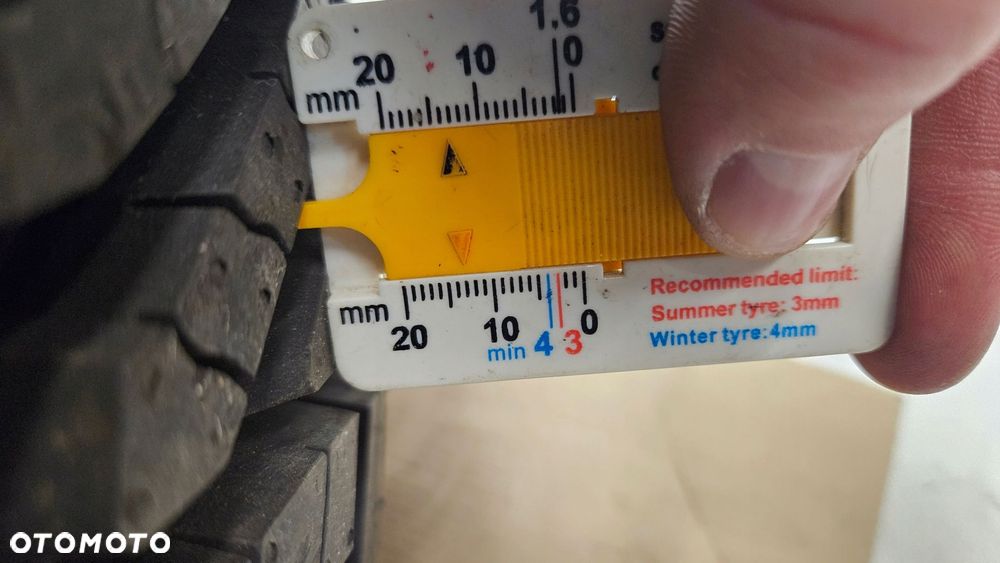 felga aluminiowa 7jx16 et33 opona 235/85r16c land rover defender 2011 rok - 10