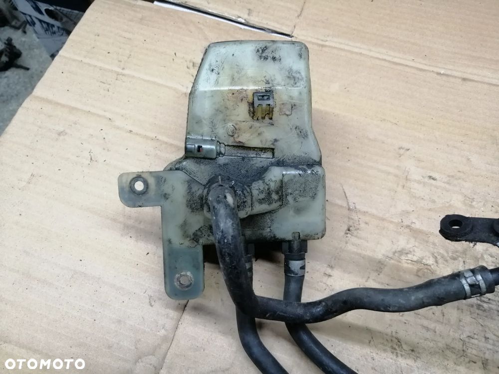 Toyota Prius II hybrid 1.5 16V pompa hamulcowa przewody zbiorniczek 47270-47010  132030-40120 - 7