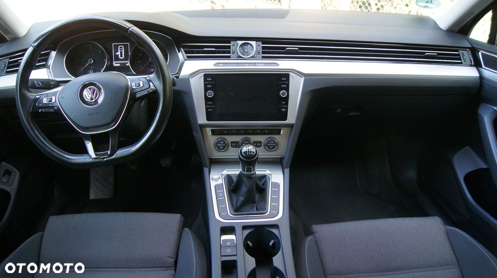 Volkswagen Passat 2.0 TDI (BlueMotion Technology) Comfortline - 12