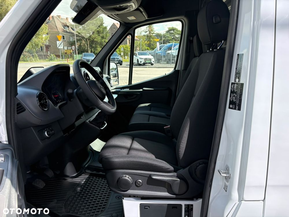 Mercedes-Benz Sprinter - 10