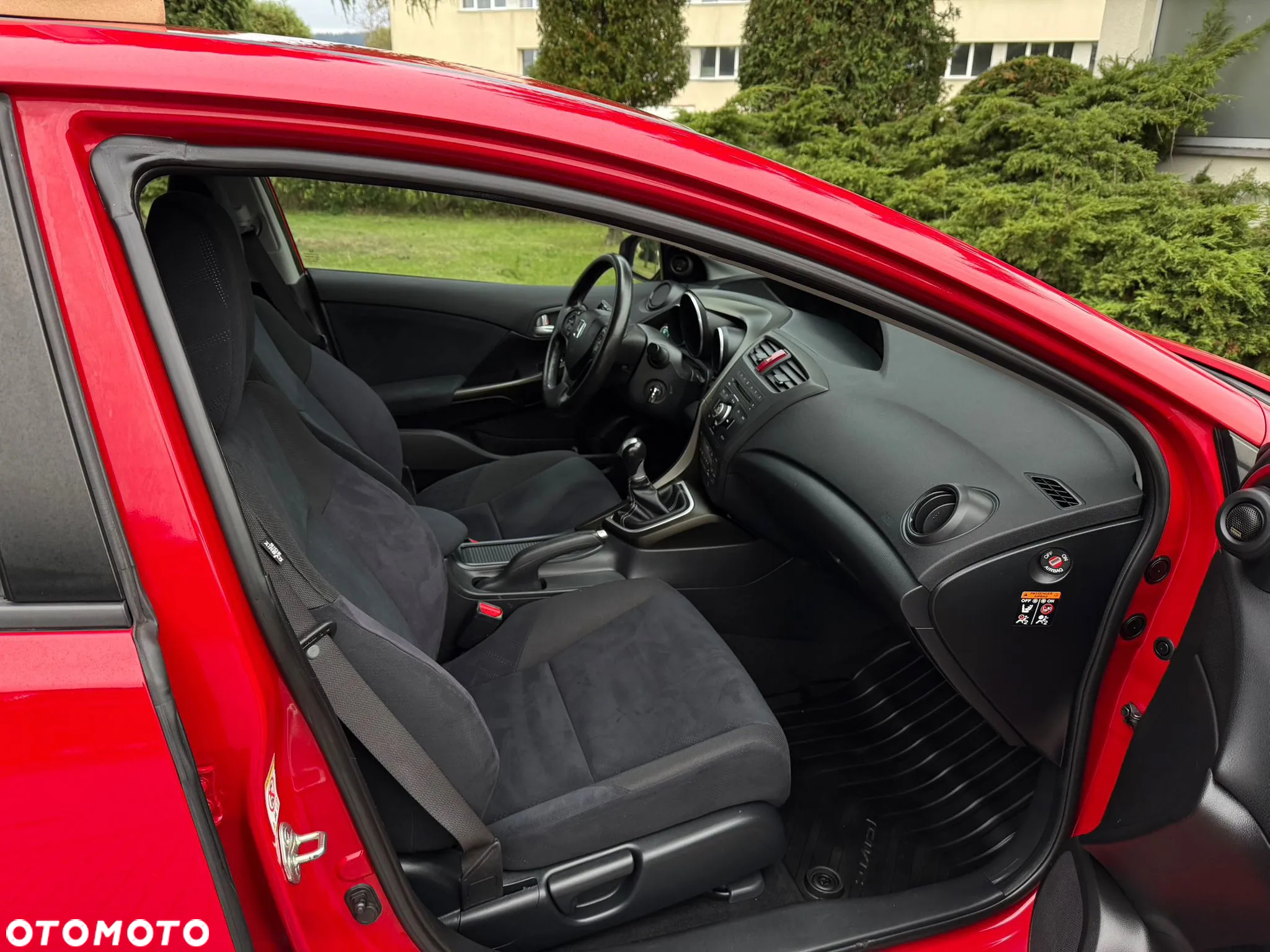 Honda Civic 1.8 i-VTEC Executive Black Edition - 6