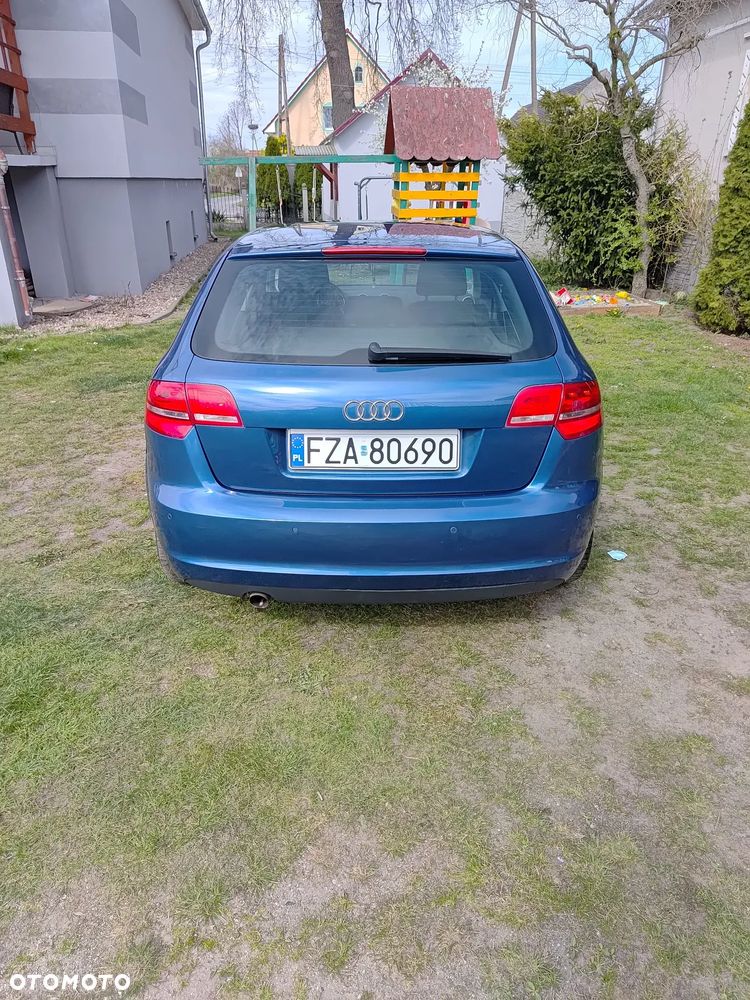 Audi A3 Sportback 2.0 TDI DPF Ambiente - 2