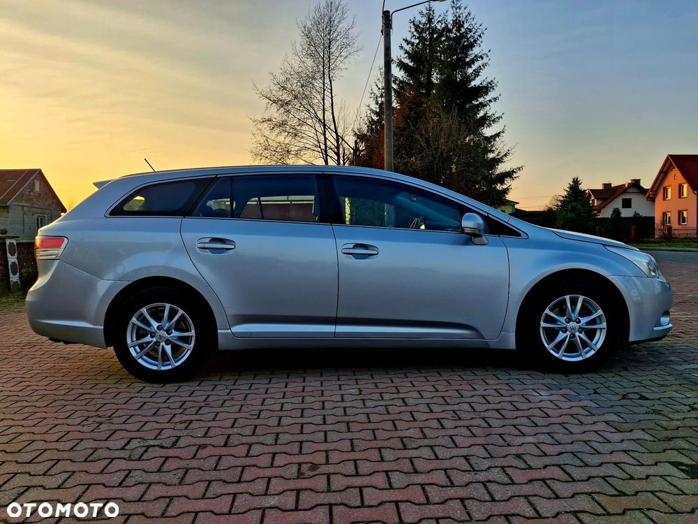 Toyota Avensis 1.8 Executive - 7