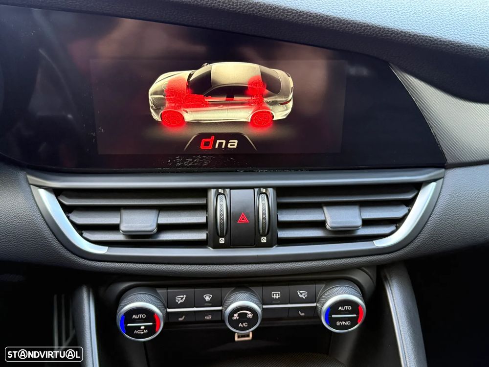 Alfa Romeo Giulia 2.0 Turbo 16V AT8-Q4 Veloce - 43