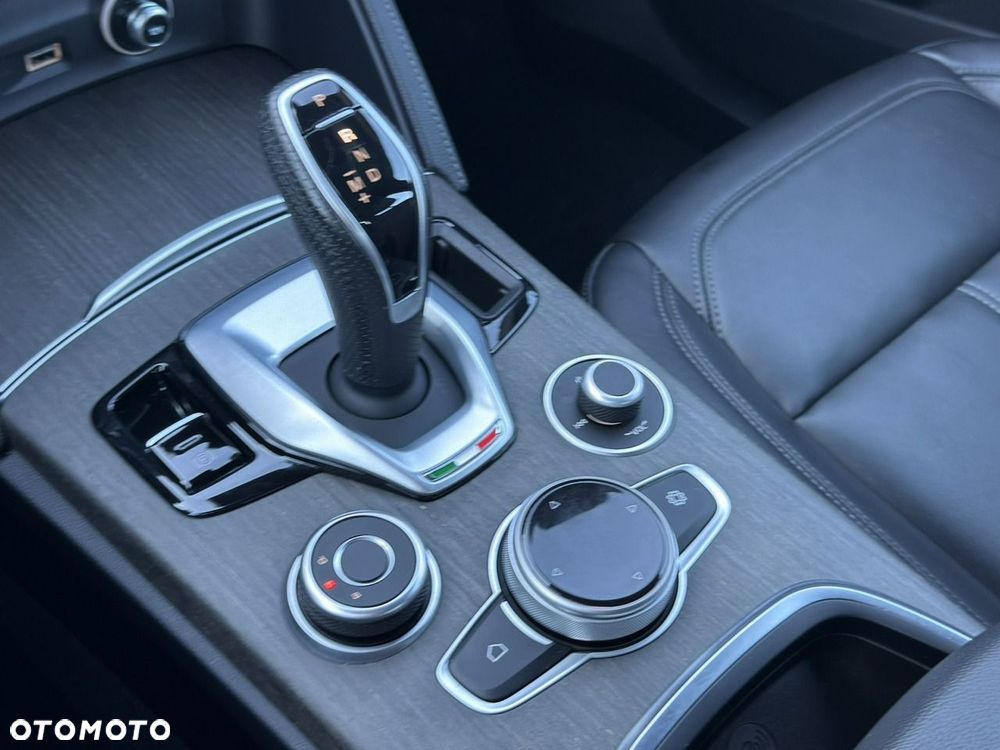 Alfa Romeo Stelvio 2.0 Turbo TI Q4 - 28