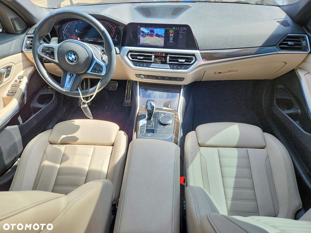 BMW Seria 3 330i xDrive M Sport - 8