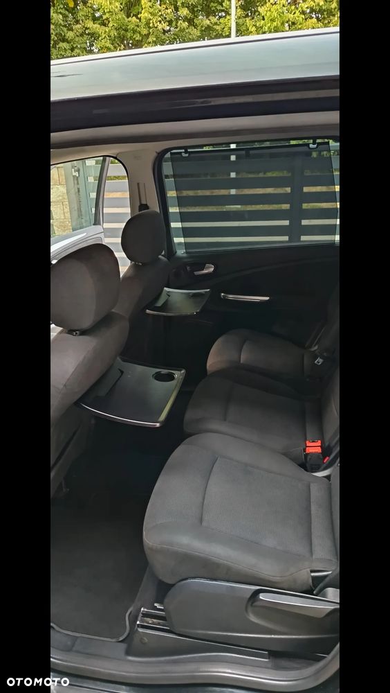 Ford Galaxy 2.0 TDCi Ghia - 14