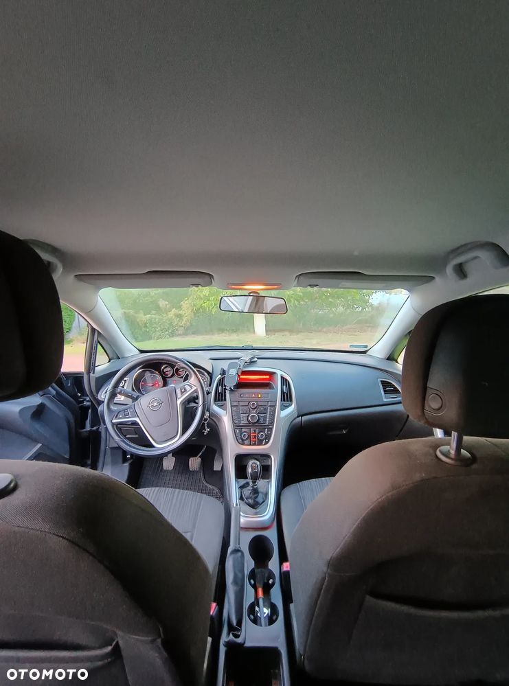 Opel Astra 2011