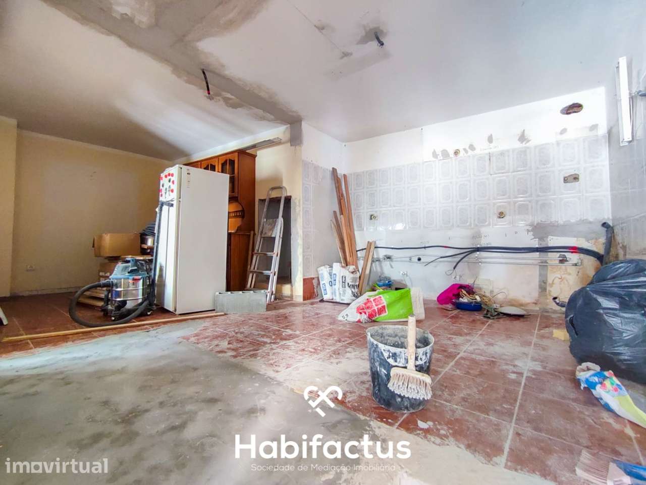 Moradia T2 em obras de remodelação em Viseu - Grande imagem: 2/19