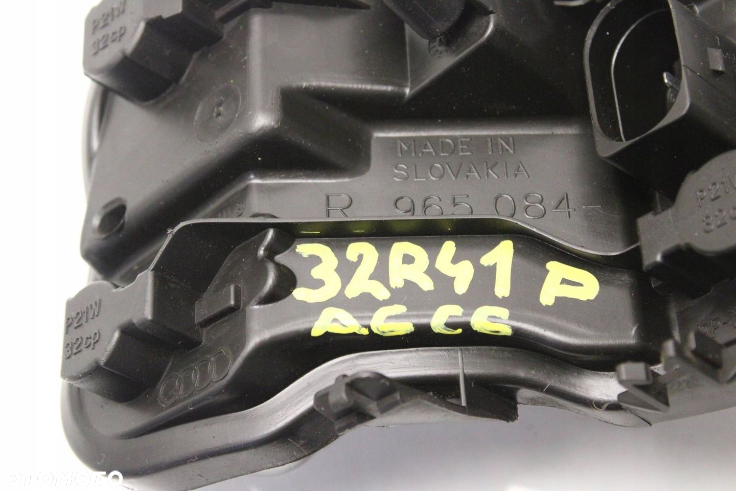 WKŁAD LAMPY GNIAZDO ŻARÓWEK PRAWY TYŁ AUDI A4 B7 SEDAN 965084 - 4