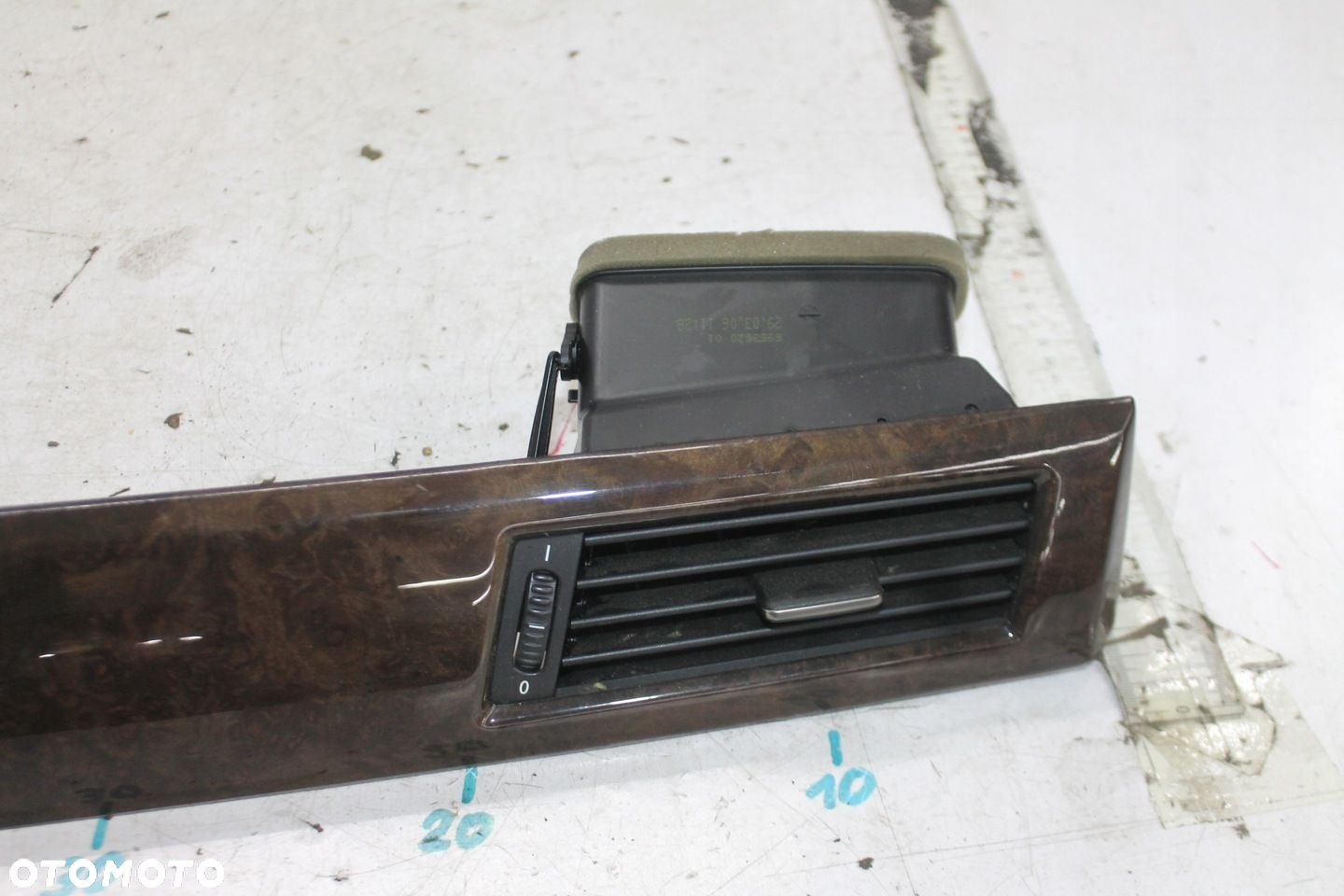 LISTWA DEKOR DESKI DREWNO BMW E60 E61 03-10 - 3