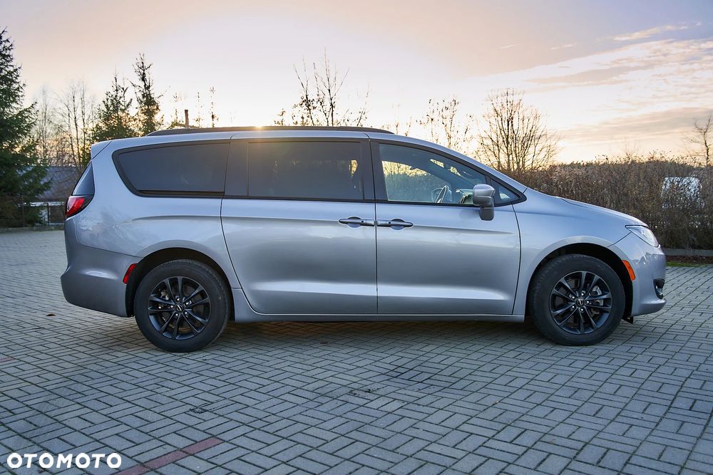 Chrysler Pacifica - 7
