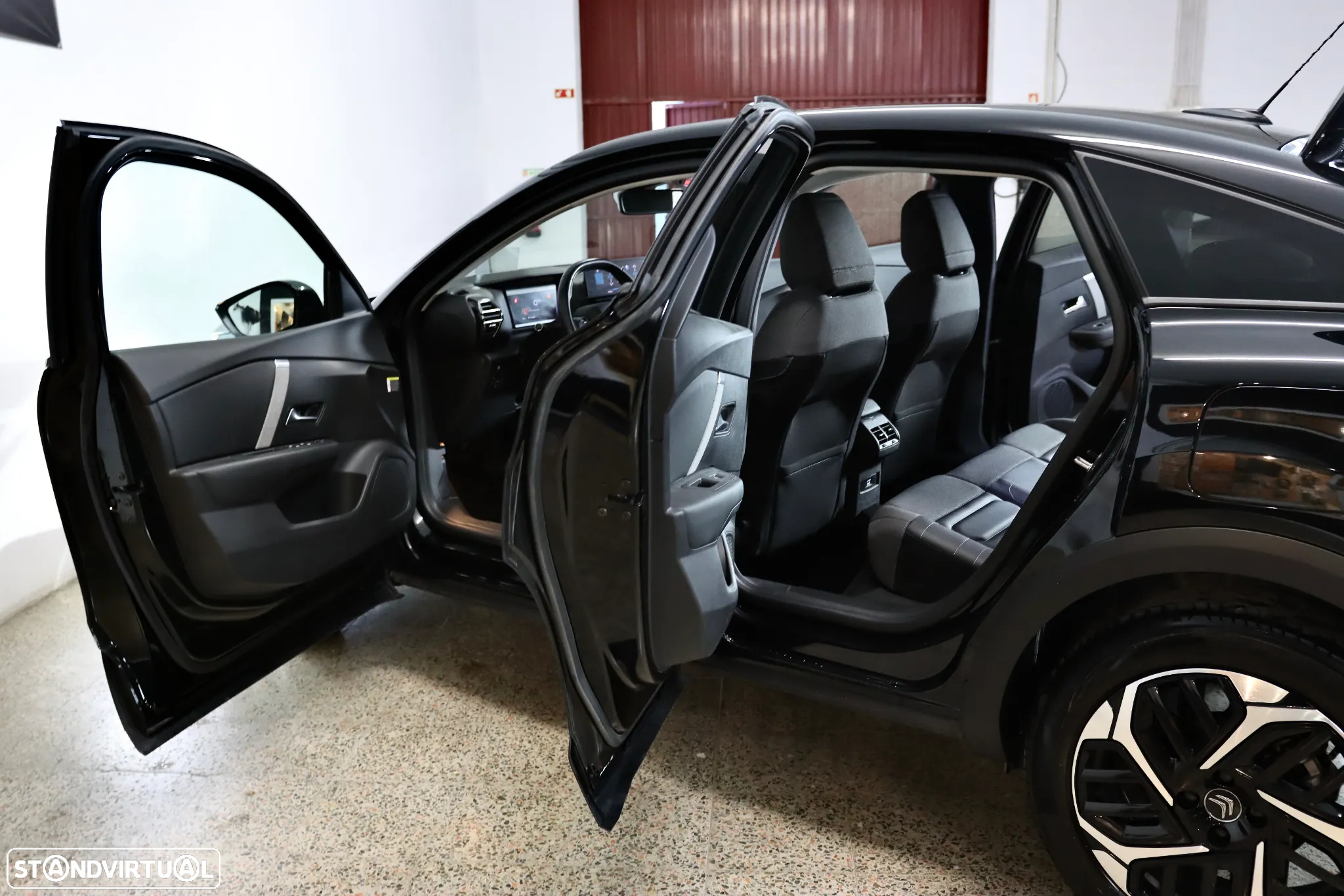 Citroën C4 BlueHDi 130 Stop&Start EAT8 SHINE - 34