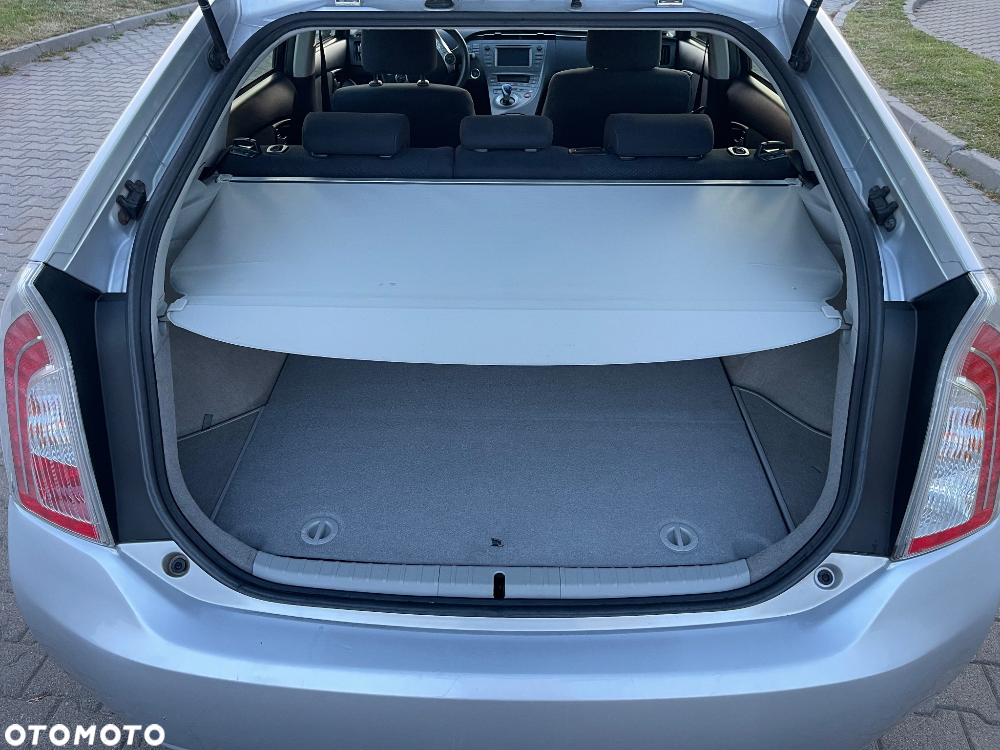 Toyota Prius (Hybrid) Executive - 9