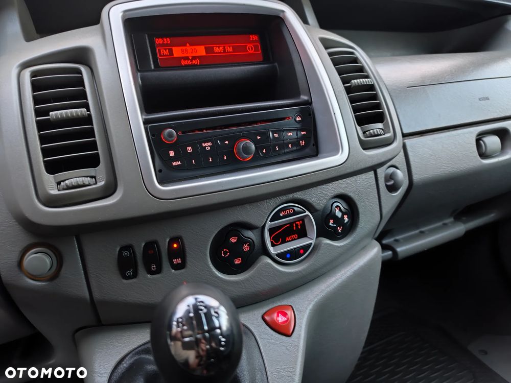 Renault Trafic Grand Passenger Black Edition - 16