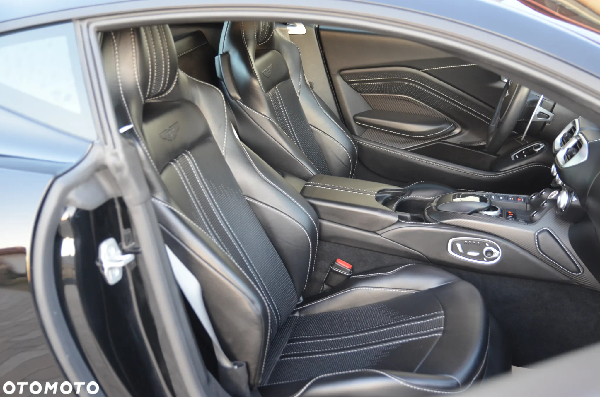 Aston Martin V8 Vantage Standard - 22