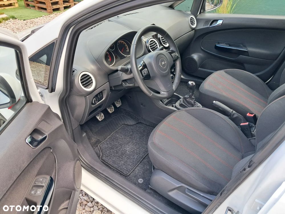 Opel Corsa 1.4 16V Cosmo - 7
