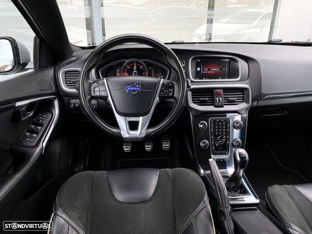 Volvo V40 D2 R Design - 4