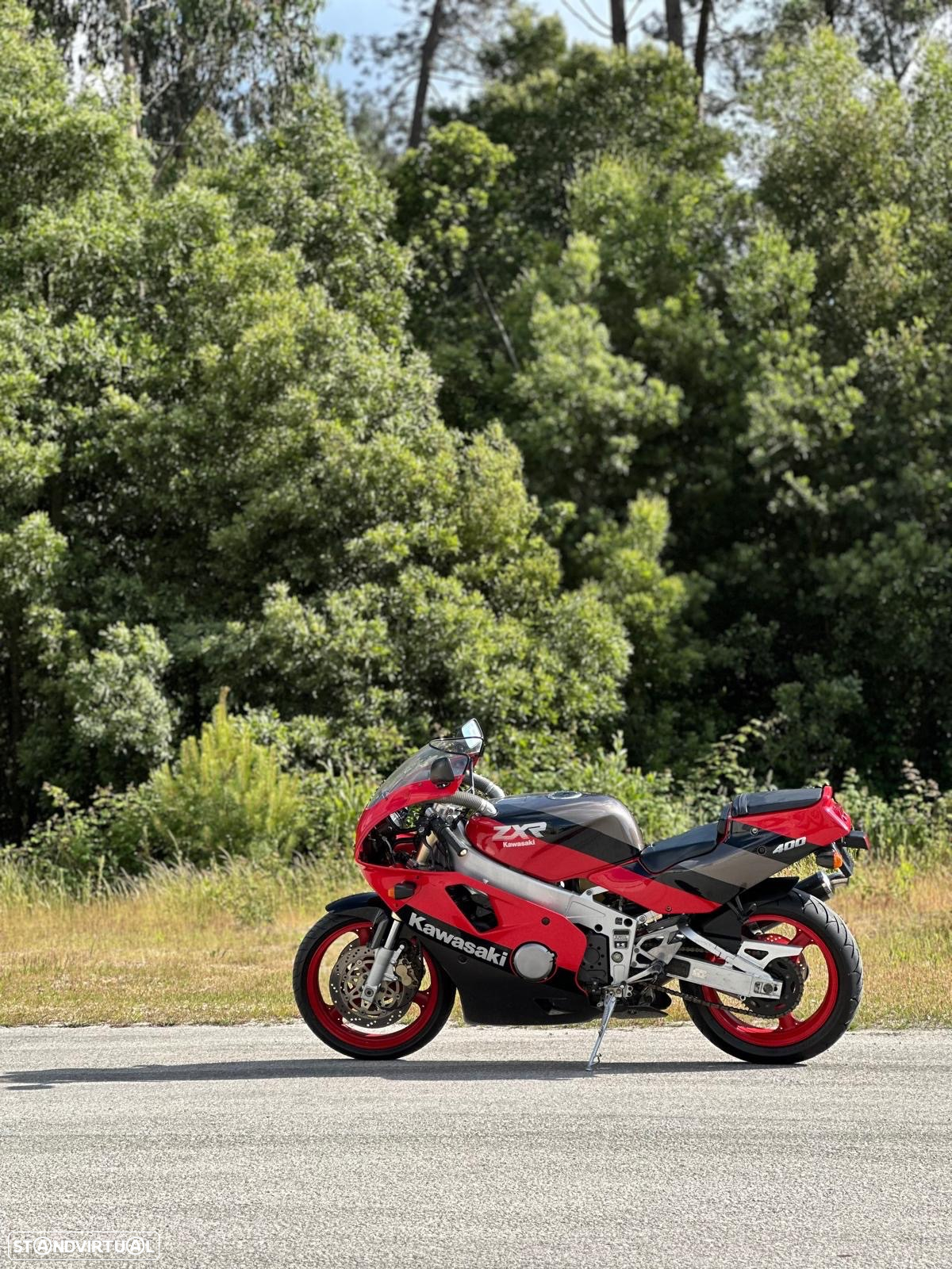 Kawasaki ZRX ZXR 400 - 12