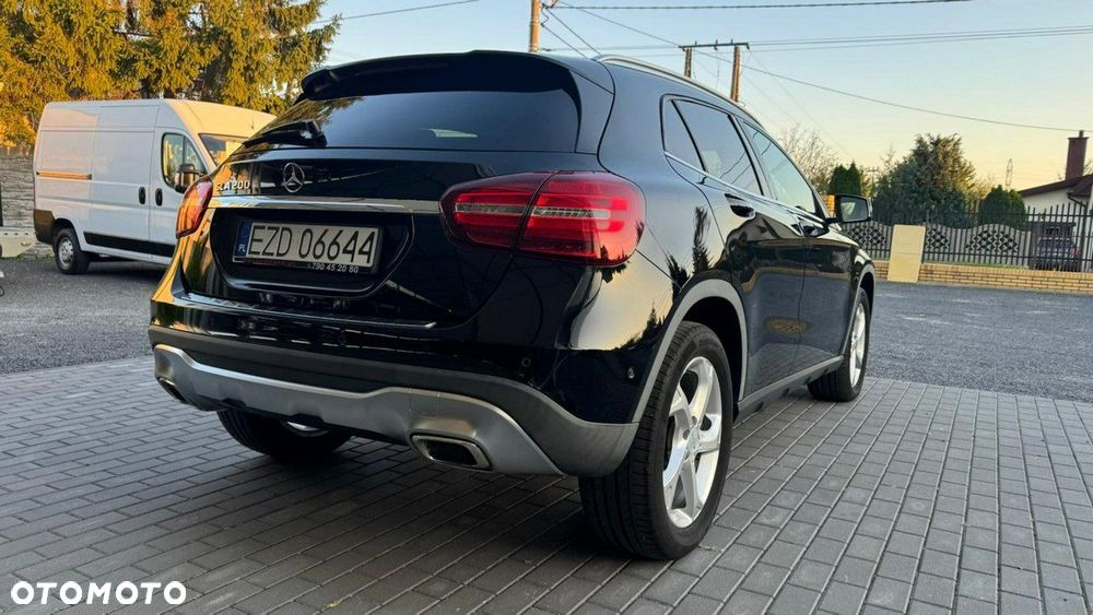 Mercedes-Benz GLA - 16