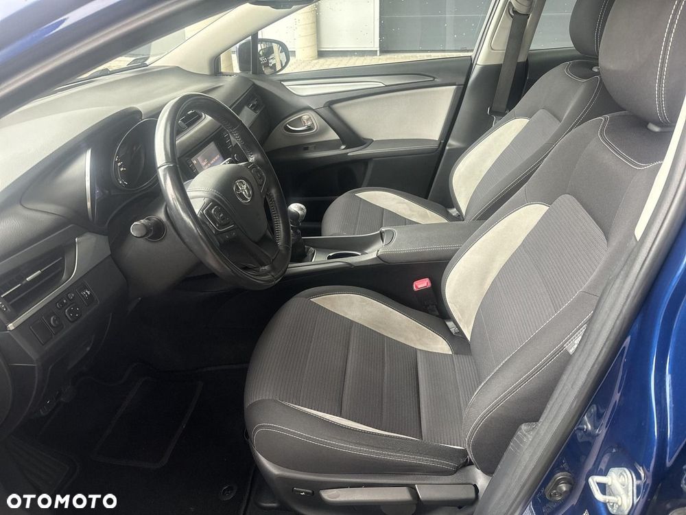 Toyota Avensis - 16