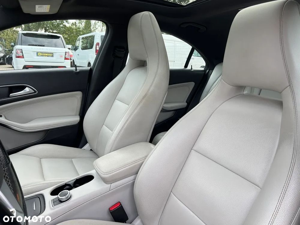 Mercedes-Benz CLA 250 7G-DCT - 11