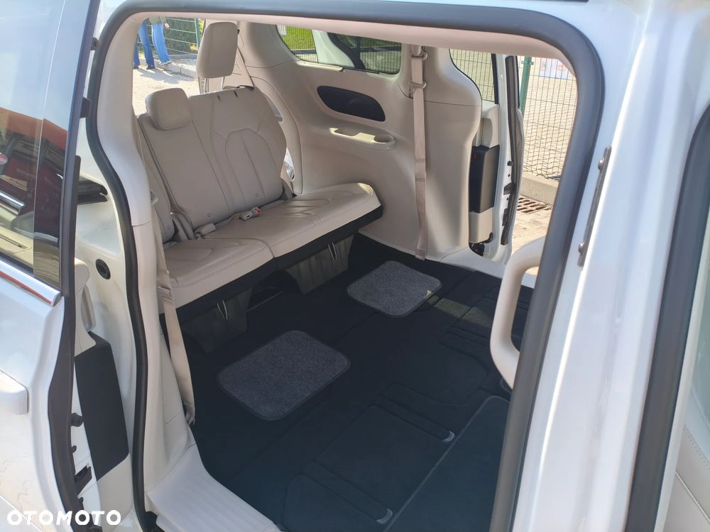Chrysler Pacifica - 13