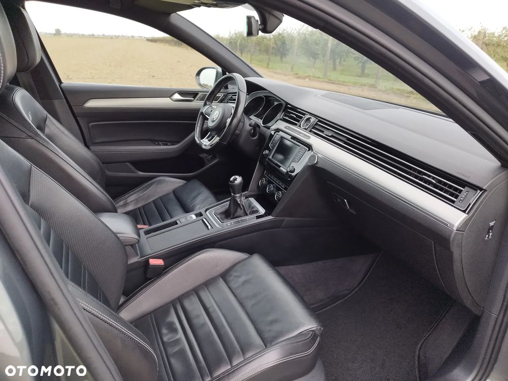 Volkswagen Passat 2.0 TDI SCR Highline - 17