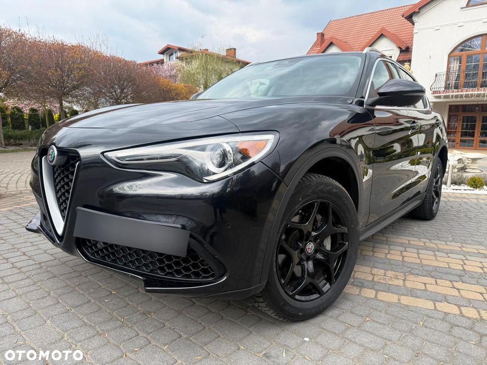 Alfa Romeo Stelvio - 1