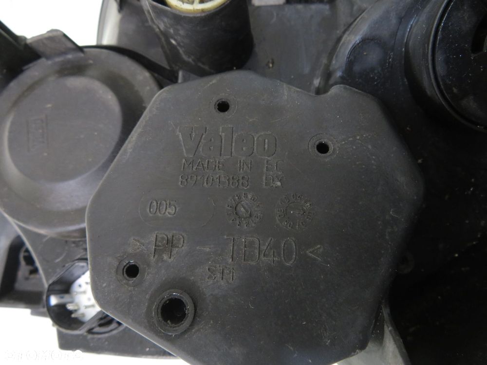 LAMPA PRAWA PRZEDNIA FIAT GRANDE PUNTO 89101388DX - 12