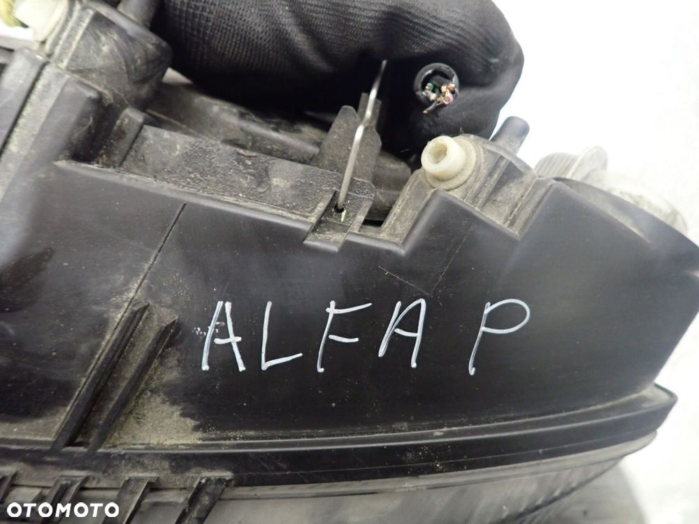 LAMPA LEWA PRZEDNIA ALFA ROMEO GT - 2