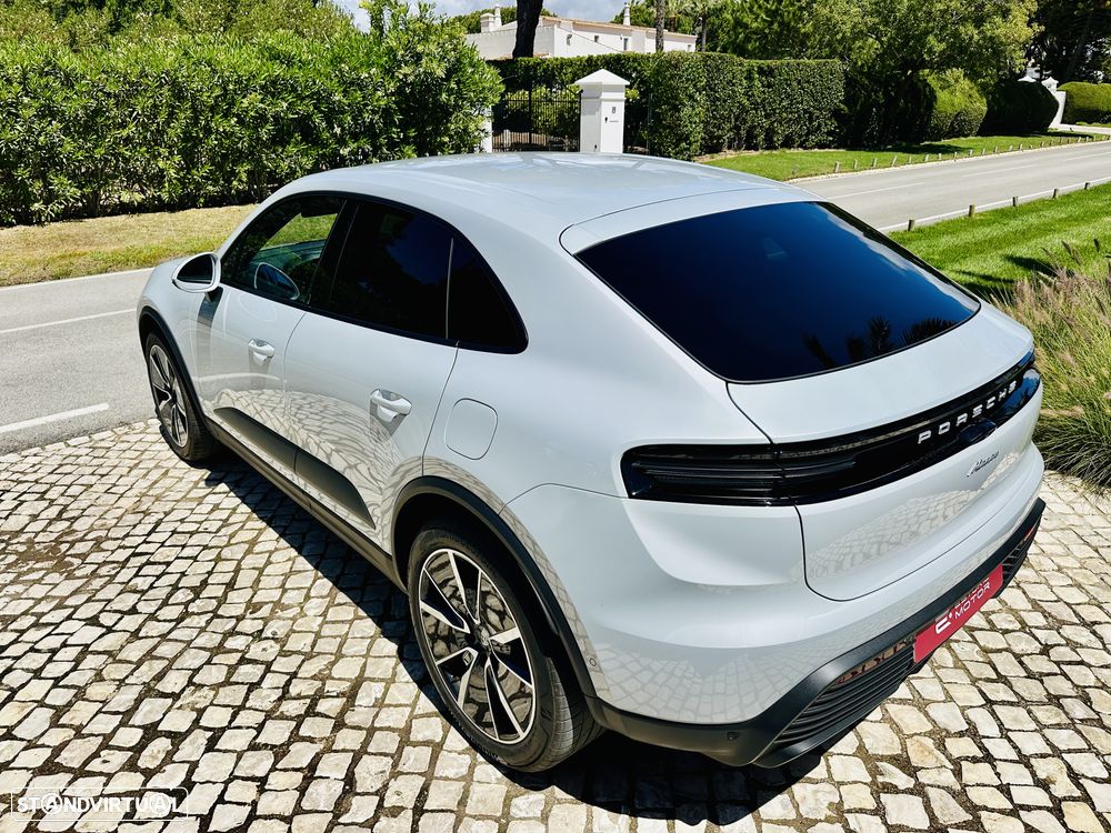 Porsche Macan Electric - 15