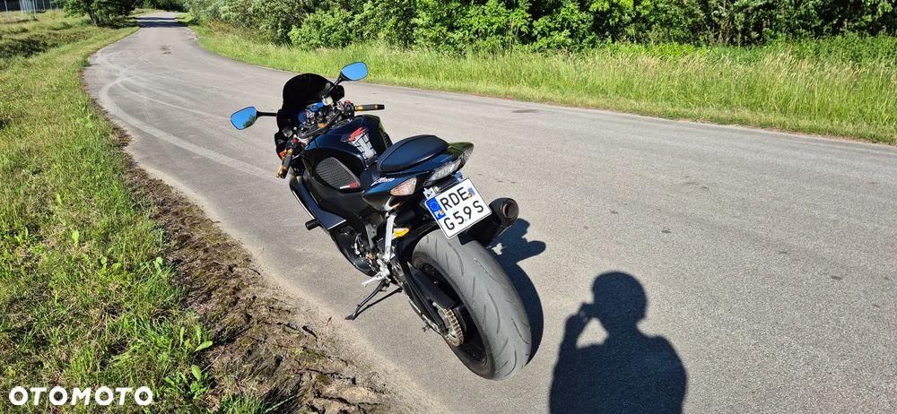 Suzuki GSX-R - 16