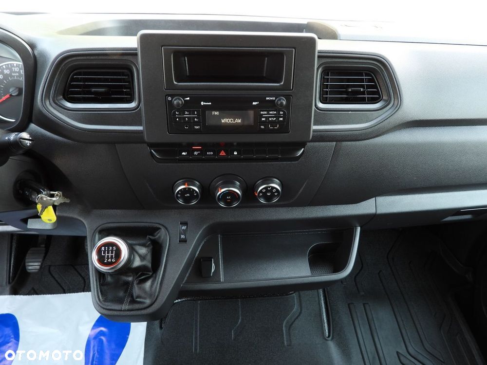 Renault MASTER KONTENER 8 PALET TEMPOMAT LEDY KLIMATYZACJA  165KM - 32