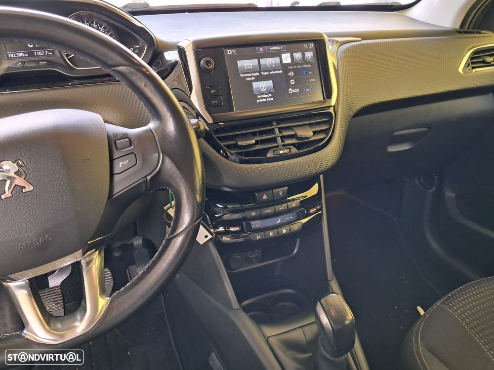 Peugeot 208 1.2 PureTech Allure - 11