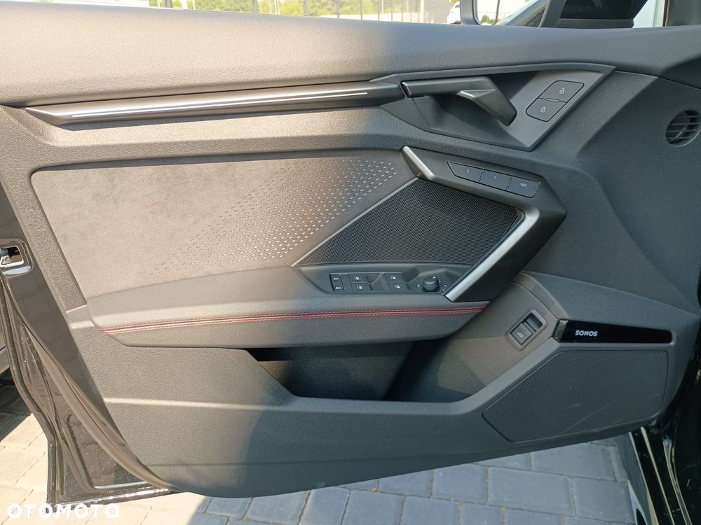 Audi RS3 Limousine - 14