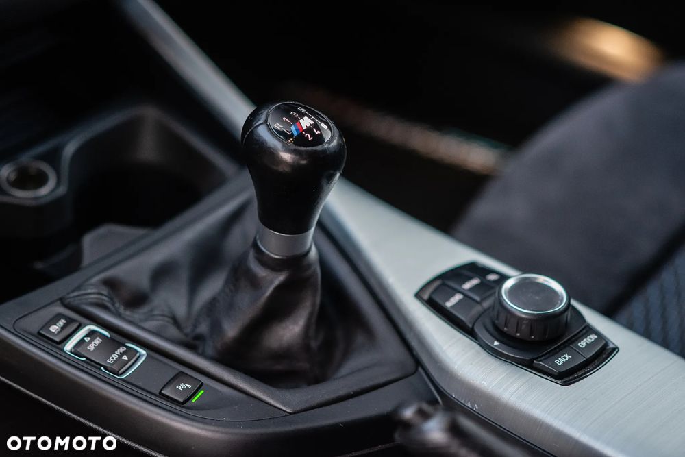 BMW Seria 1 116i - 24
