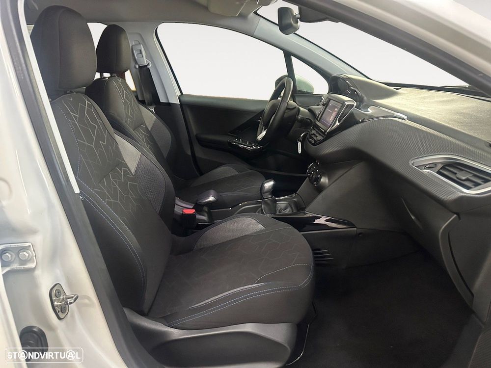 Peugeot 2008 1.5 BlueHDi Signature - 15