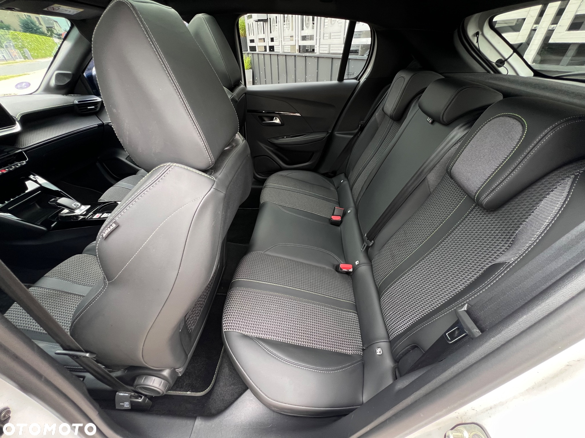 Peugeot 208 PureTech 100 EAT8 GT - 11