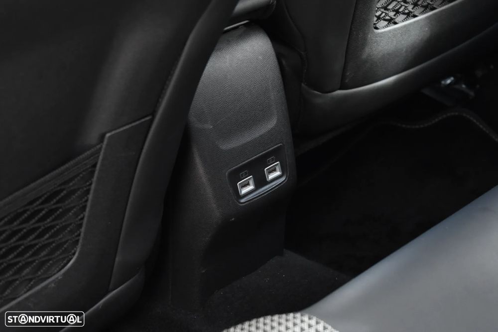 Peugeot e-208 GT - 49