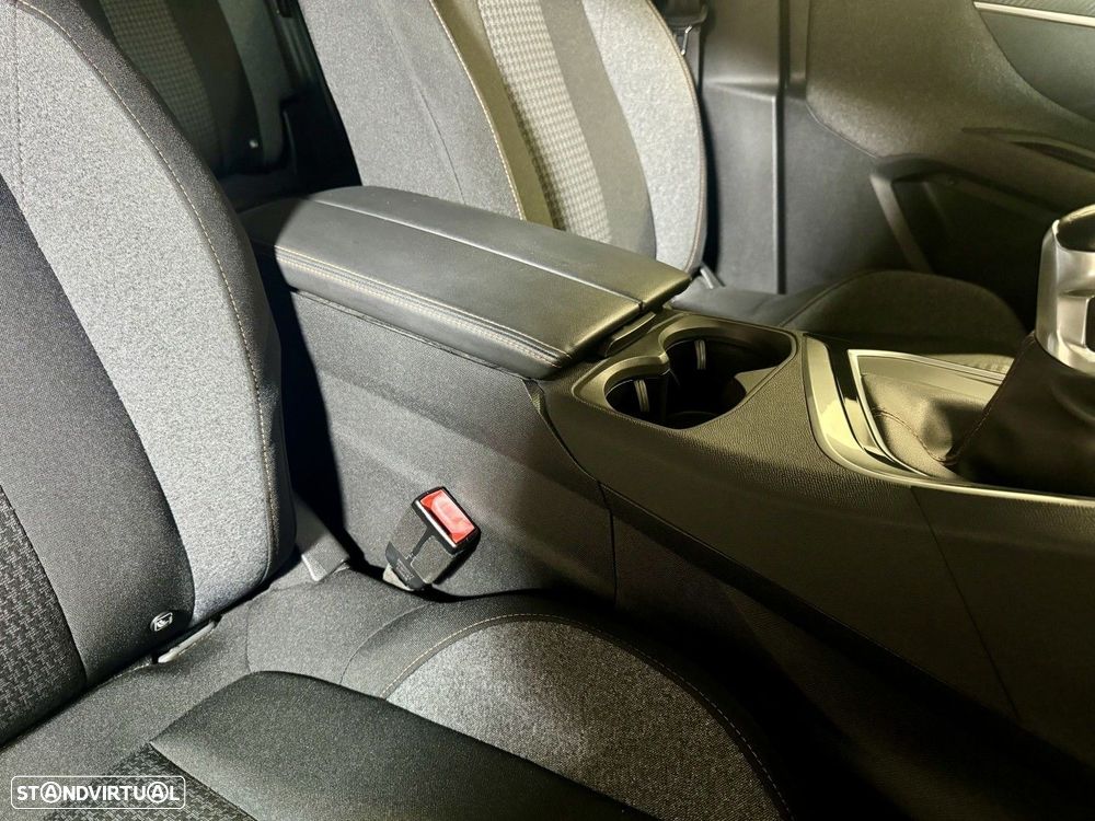 Peugeot 3008 1.2 PureTech Active Pack - 19