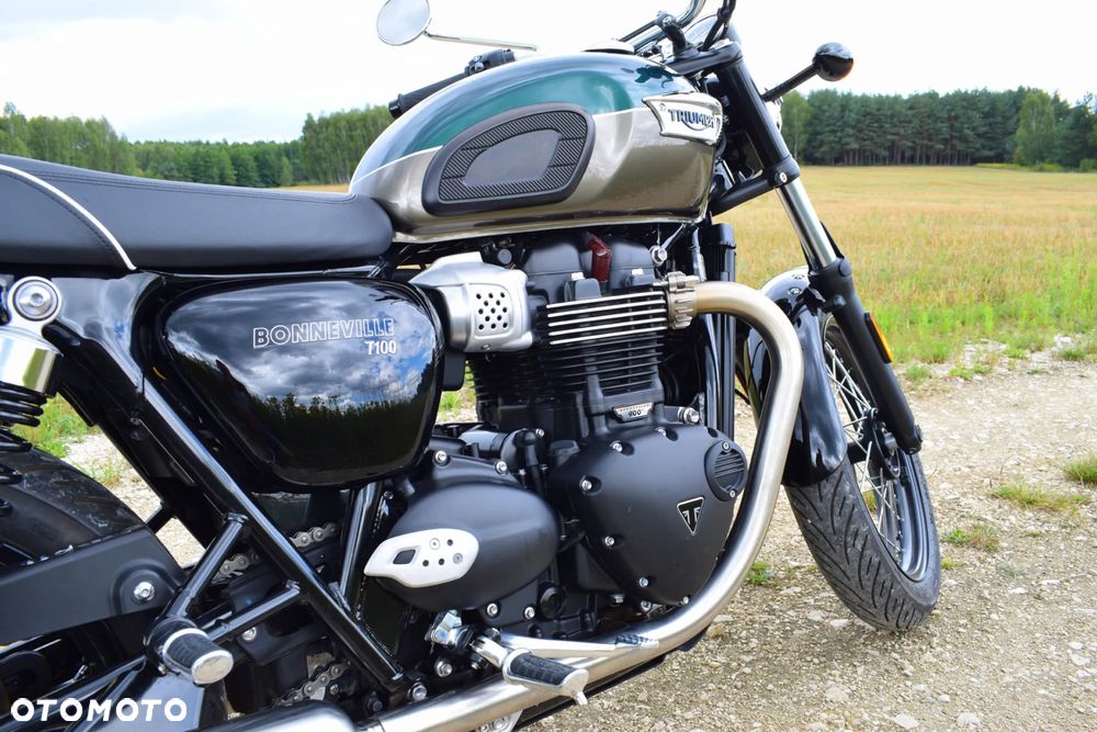 Triumph Bonneville - 18