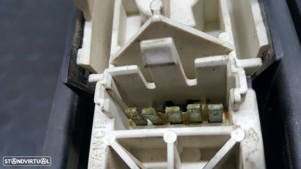 FAROLIM TRASEIRO ESQUERDO RENAULT RAPID/EXPRESS (F40) 1.9 D FAMILIAR (F40P) - 2