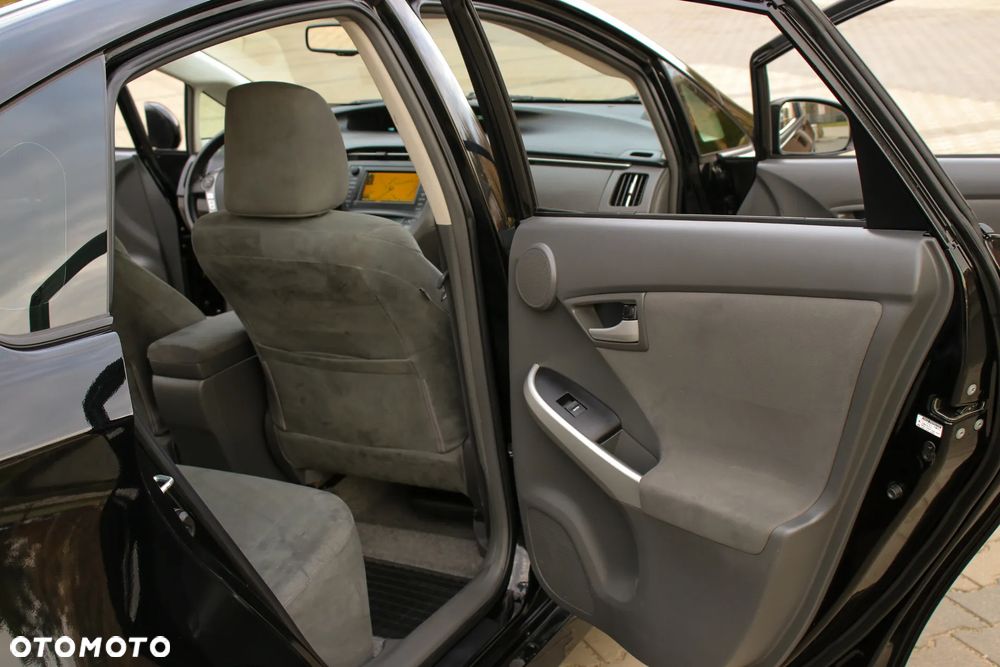 Toyota Prius (Hybrid) Executive - 24