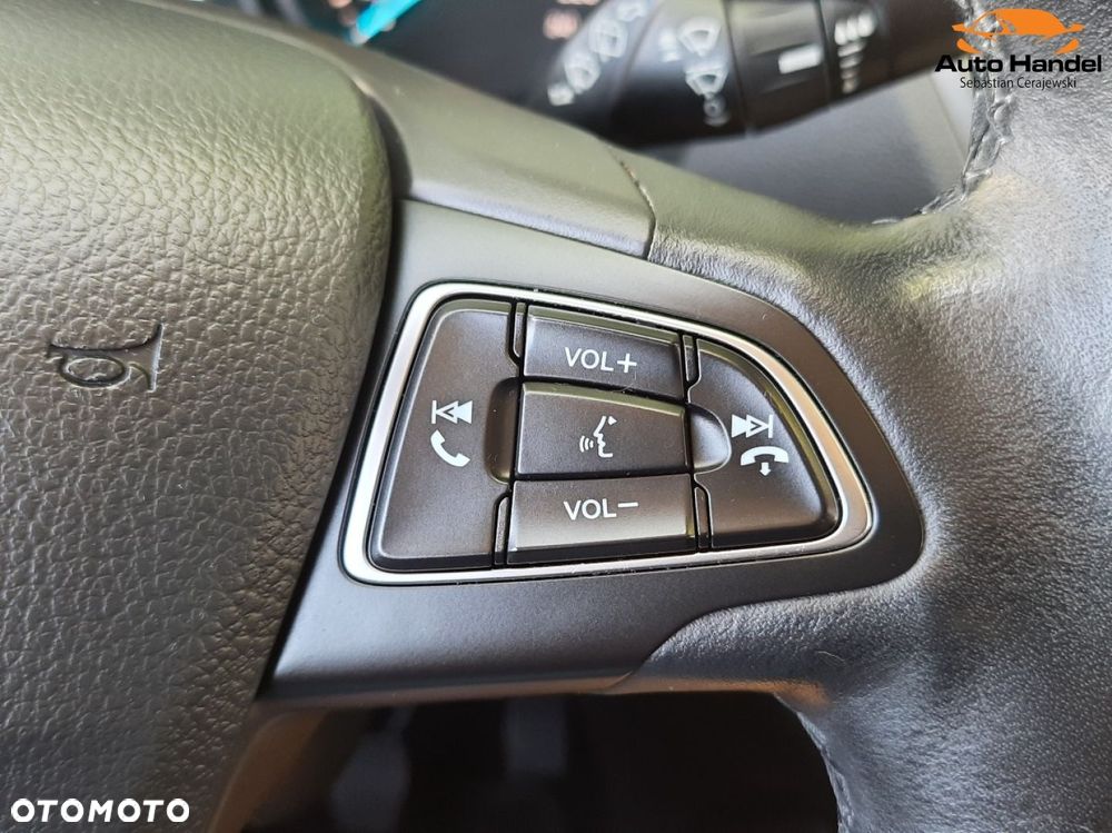 Ford Kuga 1.5 EcoBoost 2x4 Titanium - 24