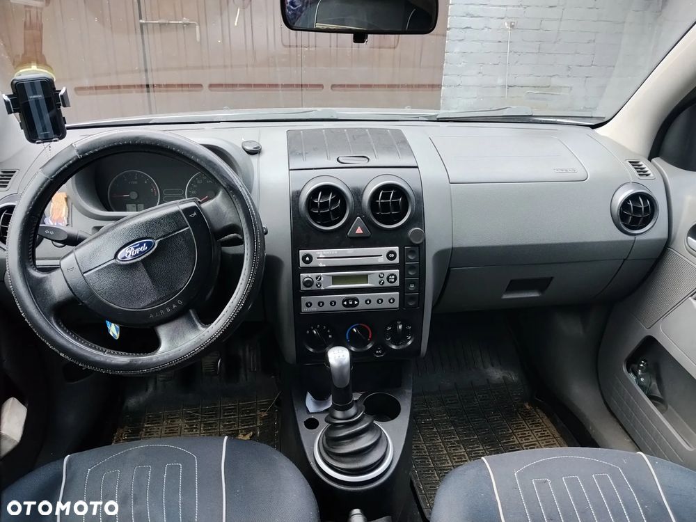 Ford Fusion 2004 photo 5
